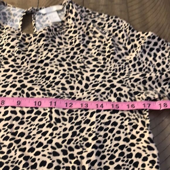 Leopard print shift dress with flutter sleeves 4 - Picture 8 of 14